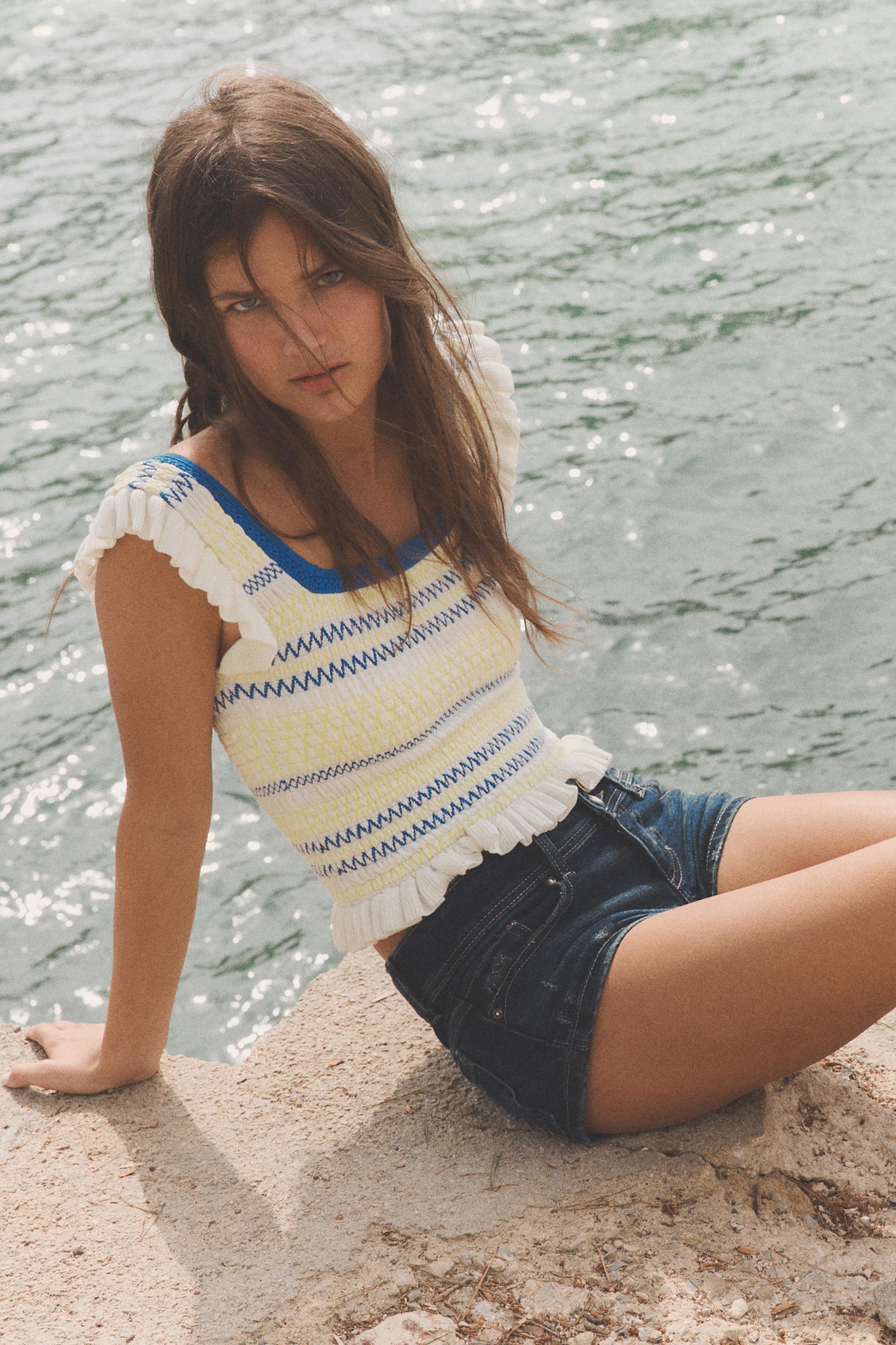 STRIPED SMOCKED TOP